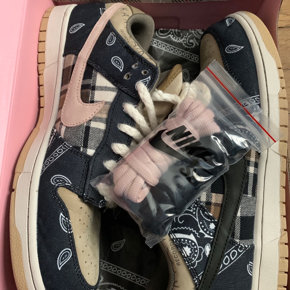 *SOLD* Nike Sb Low dunks Travis Scott
